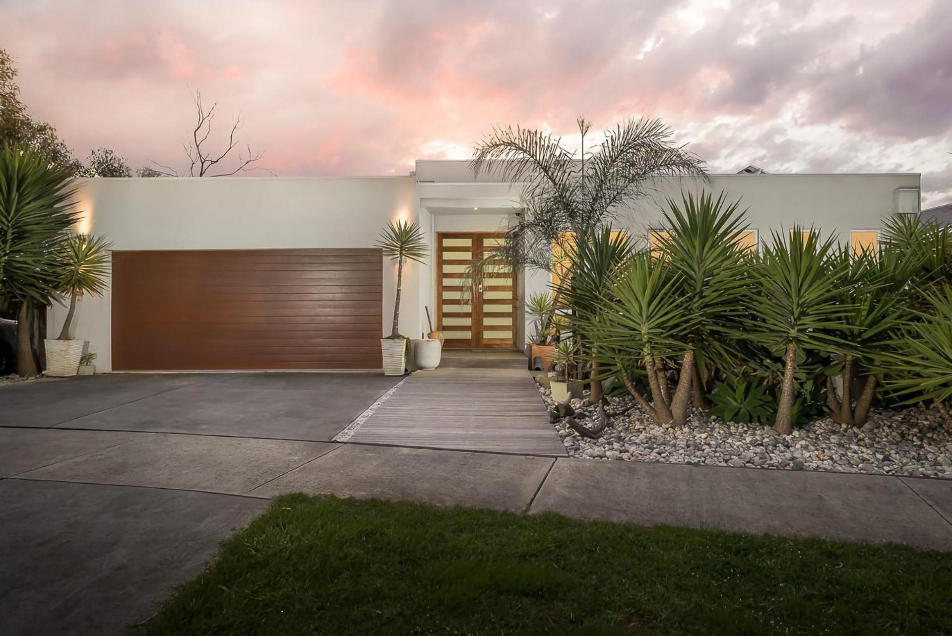Currawong Close Pool Pool Table Alfresco Featured คาวเวส ภายนอก รูปภาพ