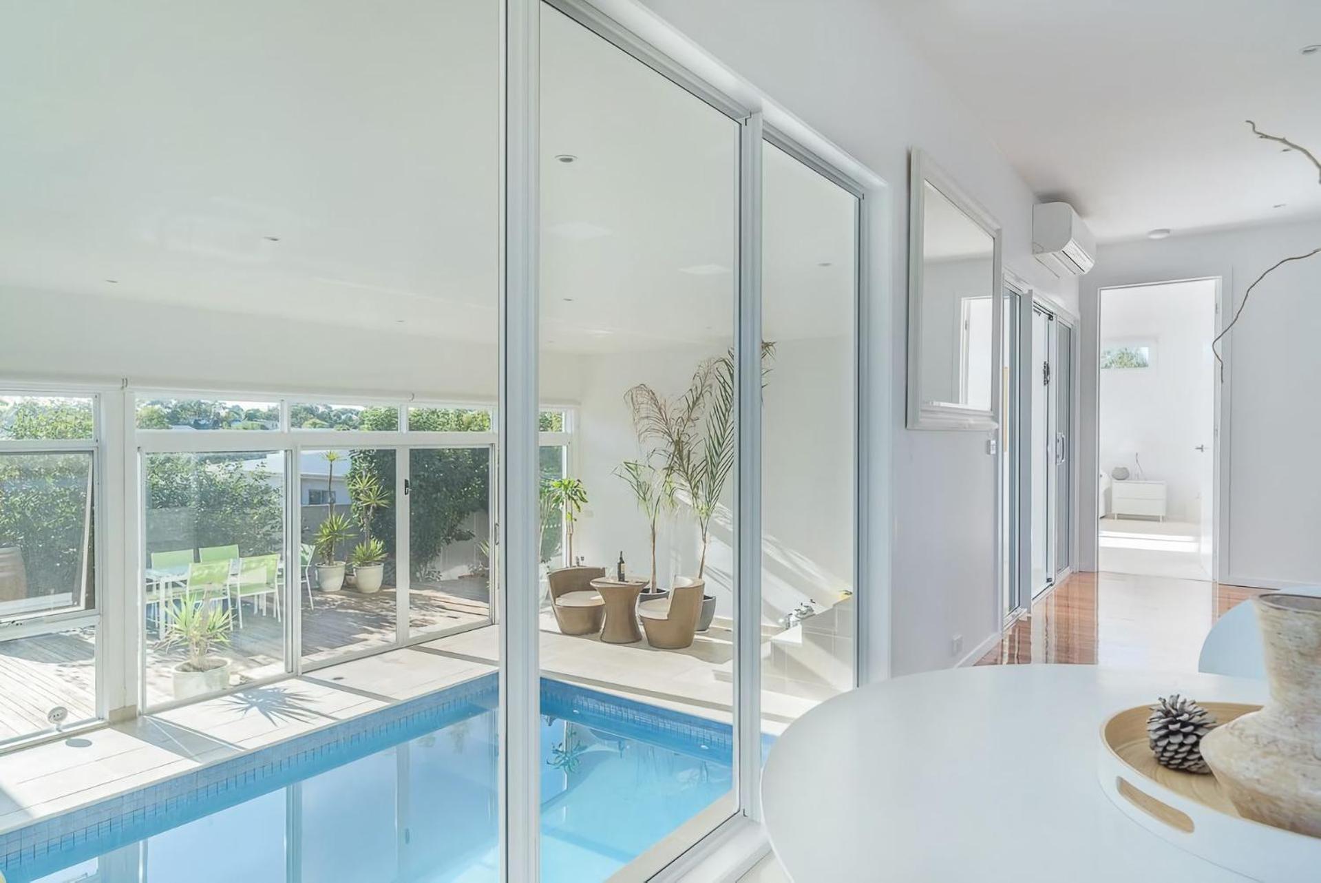 Currawong Close Pool Pool Table Alfresco Featured คาวเวส ภายนอก รูปภาพ