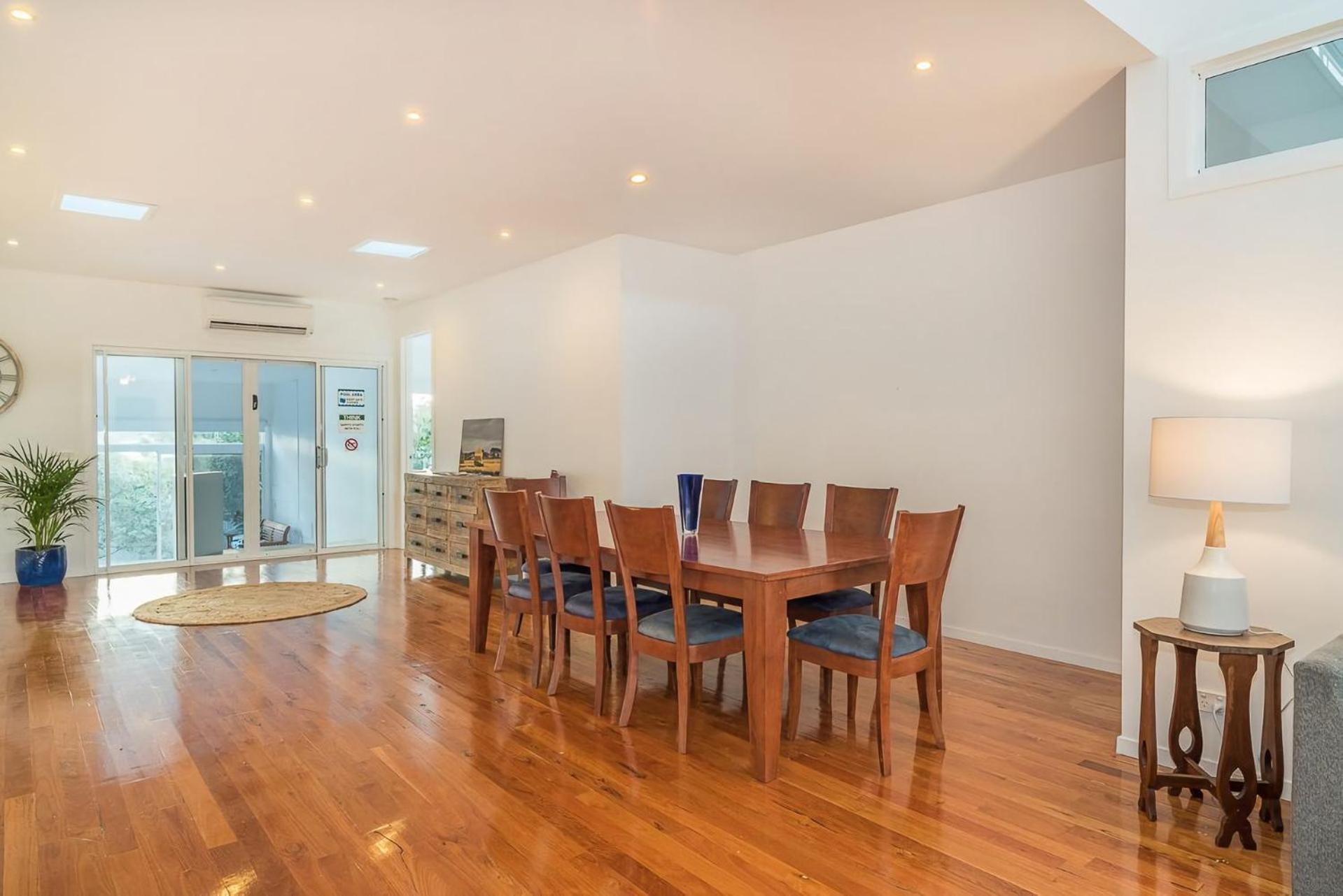 Currawong Close Pool Pool Table Alfresco Featured คาวเวส ภายนอก รูปภาพ