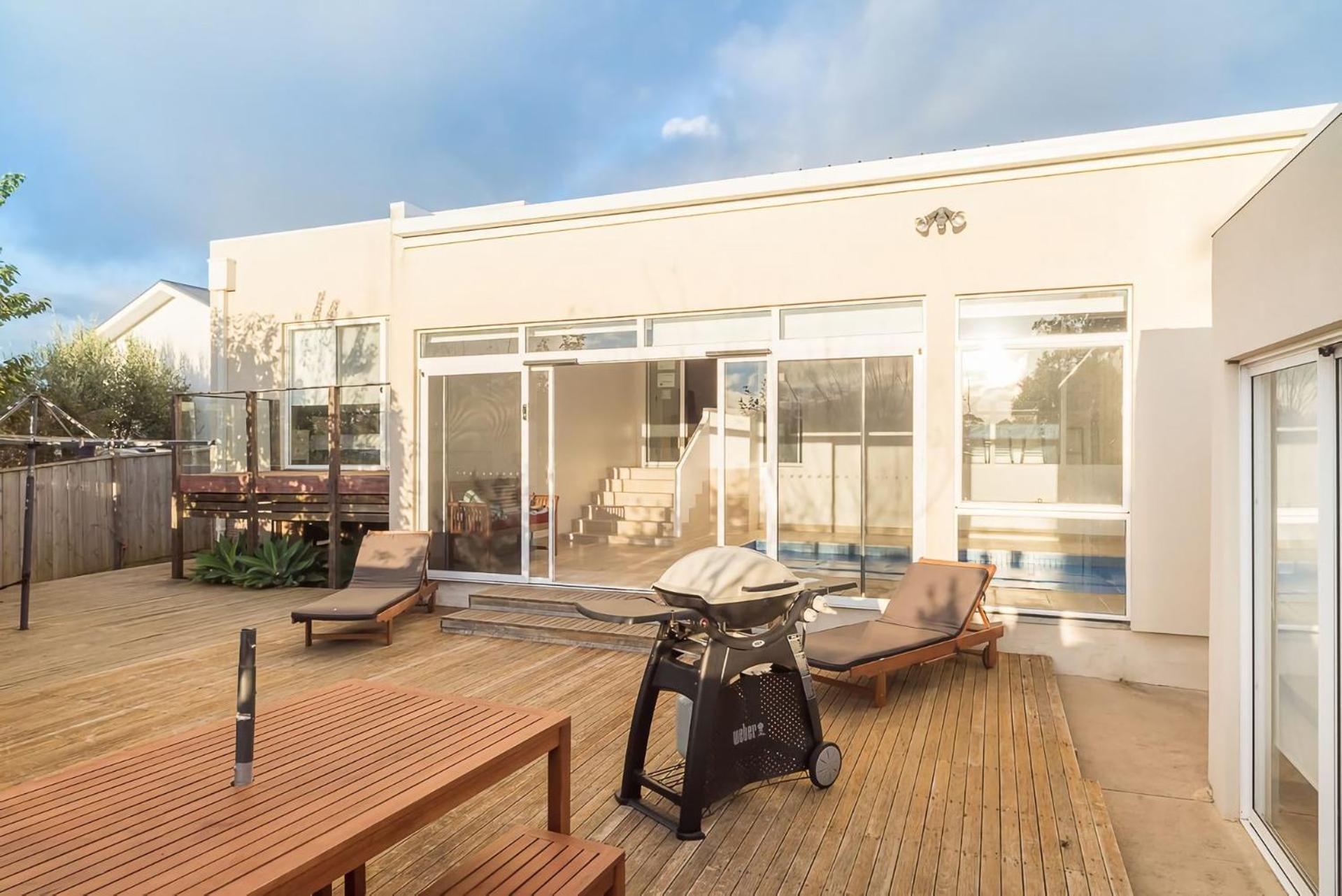 Currawong Close Pool Pool Table Alfresco Featured คาวเวส ภายนอก รูปภาพ
